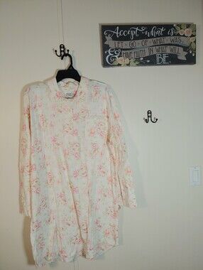NWT Anne Lewin Large Feminine And Girly Cream With Floral Long Sleeve Nightshirt